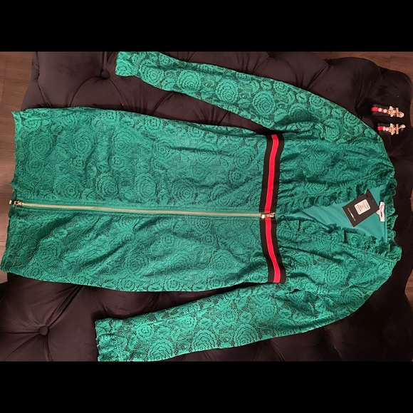 Green lace long sleeve dress with matching earring - Picture 3 of 4